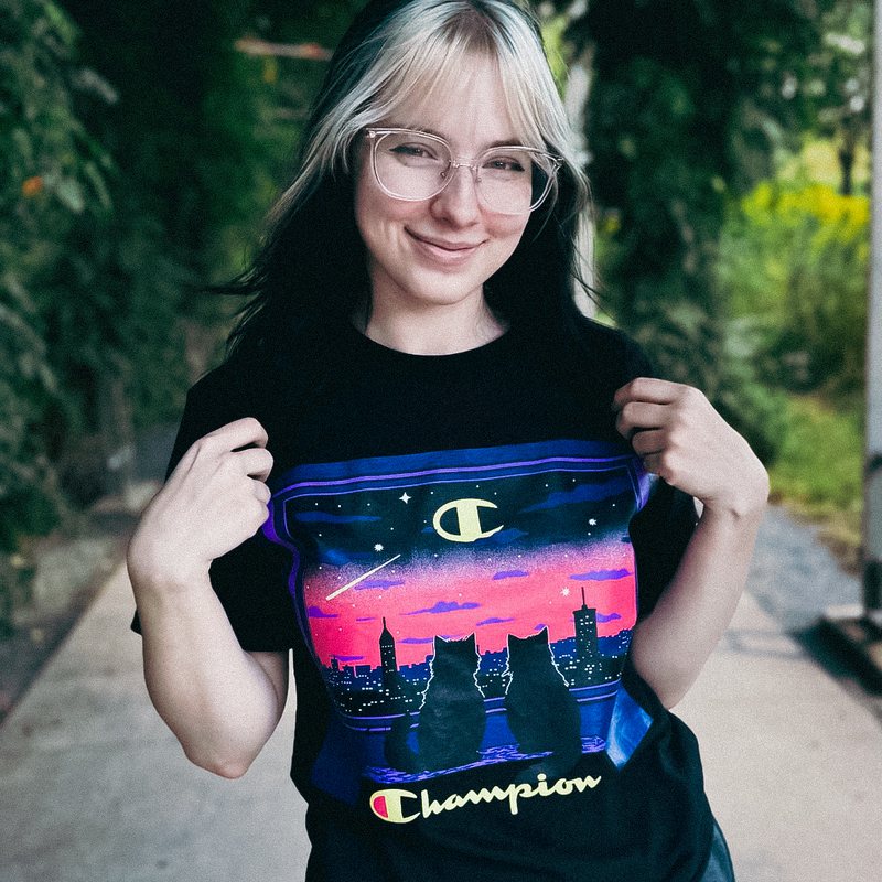 Aspen in the Champion cats-skyline tee